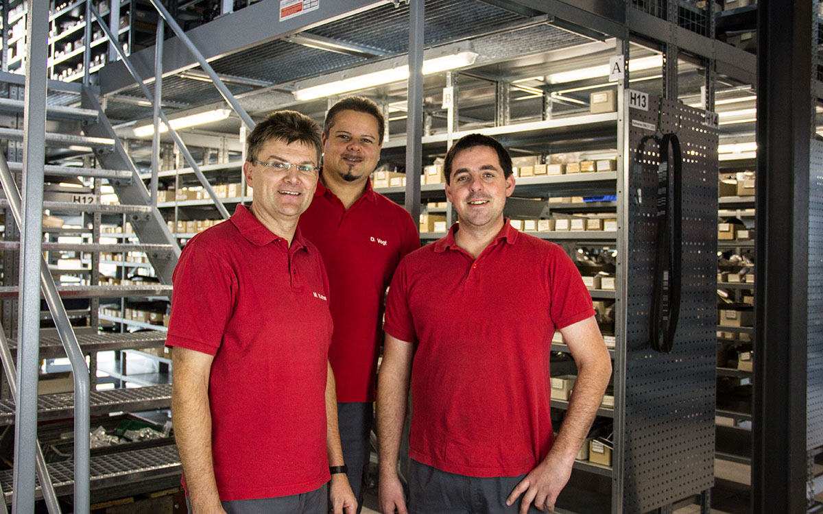 Unsere Lager Mitarbeiter helfen Ihnen das richtige Esatzteil zu finden Unsere Lager Mitarbeiter helfen Ihnen das richtige Esatzteil zu finden